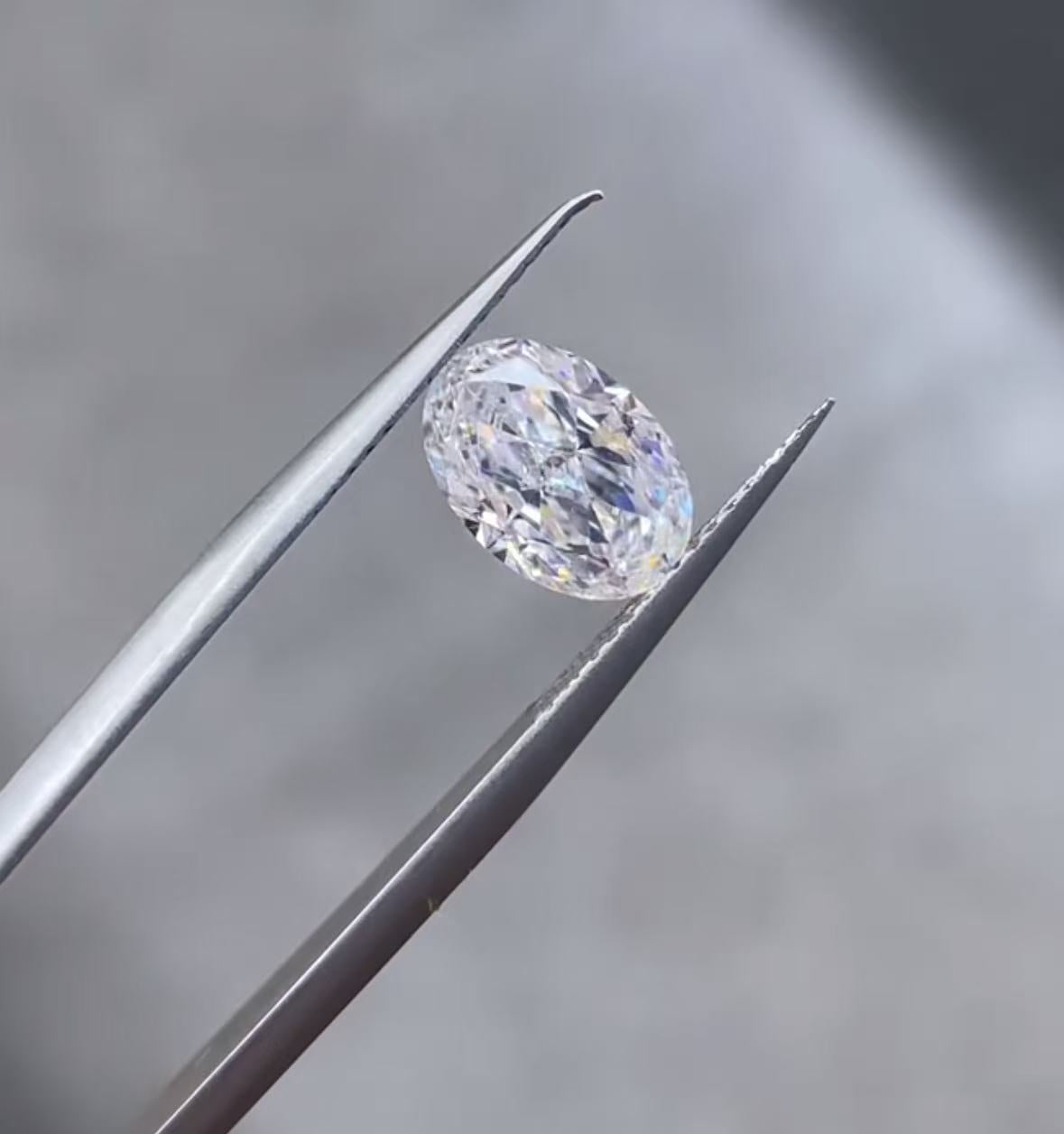 2.05ct Lab Grown Diamond | Oval Brilliant Cut | E Color VVS2 Clarity | IGI Certified | Sustainable & Premium